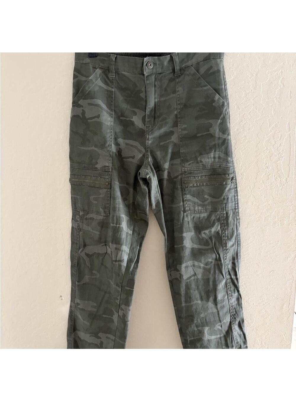 NWOT SUPPLIES Stylish Women's Camouflage Ankle Pants
